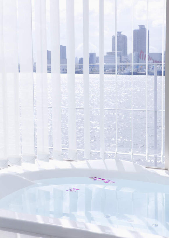 无人,家,高楼大厦,竖图,室内,白天,正面,海浪,海洋,雾,别墅,窗户,家具,卫生间,洗手间,装修,大厦,建筑,摩天大楼,欧式,沸腾,朦胧,模糊,装饰,蒸汽,百叶窗,房屋,屋子,浪花,公寓,水蒸气,雾气,豪华,建设,现代,装潢,洋房,楼房,住宅,海水,室内装潢,浴缸,楼宇,样板房,明亮,气体,舒适,家居装潢,房屋设计,地中海风格,古典风格,简约风格,卫浴设备,海景,室内设计,宽敞,蒸发,样板房装潢,水管装置,设计,淋浴房,大海,风浪,海,海水的波动,近岸浪,涌浪,彩图,冲凉房,房子,沐浴间,沐浴室,大楼,高层建筑,高楼,摩天楼