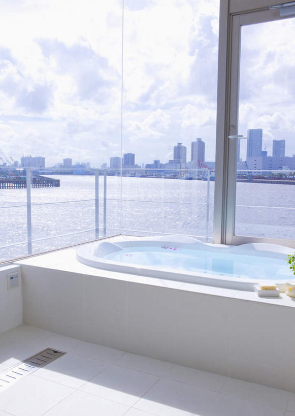 无人,家,高楼大厦,竖图,室内,白天,正面,海浪,海洋,别墅,窗户,家具,卫生间,洗手间,装修,大厦,建筑,摩天大楼,欧式,装饰,百叶窗,房屋,屋子,浪花,公寓,豪华,建设,现代,装潢,洋房,楼房,住宅,海水,室内装潢,浴缸,楼宇,样板房,明亮,舒适,家居装潢,房屋设计,地中海风格,古典风格,简约风格,卫浴设备,海景,室内设计,宽敞,样板房装潢,水管装置,设计,淋浴房,大海,风浪,海,海水的波动,近岸浪,涌浪,彩图,冲凉房,房子,沐浴间,沐浴室,大楼,高层建筑,高楼,摩天楼