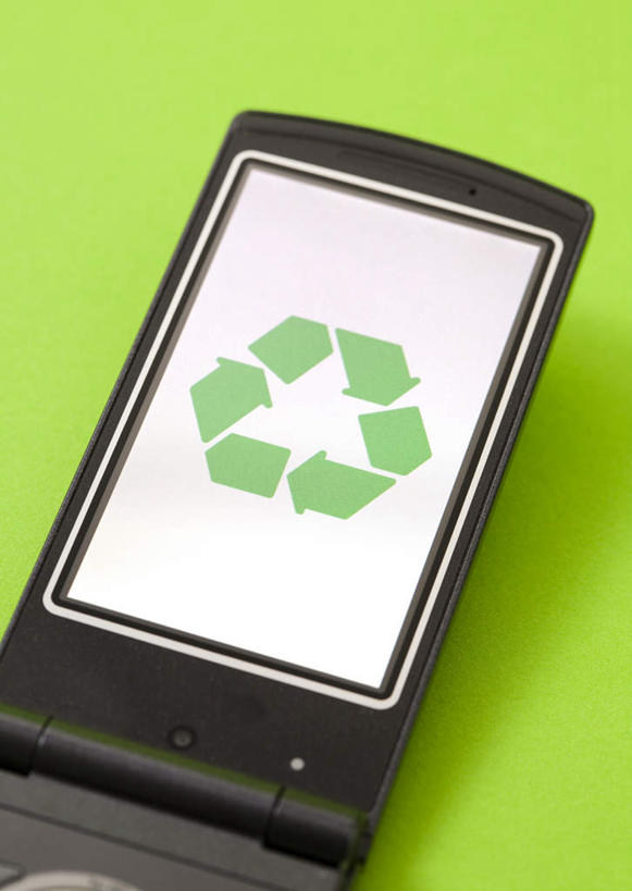 无人,打电话,竖图,俯视,室内,特写,白天,显示器,桌子,指示牌,静物,电话,手机,绿色背景,阴影,环保,反射,标志,屏幕,文字,影子,方向,通讯设备,标识,显示屏,箭头,摄影,影棚,能源,回收,资源,指向,利用,低碳,输出设备,循环,一部,簇,持续,交流,沟通,通话,彩图,高角度拍摄,影棚拍摄,拍摄