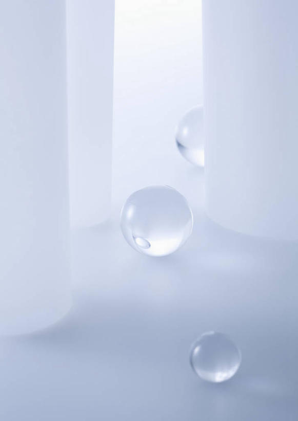无人,竖图,室内,特写,白天,白色背景,正面,水,透明,圆形,图形,液体,圆,柱子,气泡,几何,水泡,三个,白色,泡泡,摄影,影棚,圆弧,卫生,数学,纯真,洁净,光明,恬静,中间色,朴素,清白,彩图,影棚拍摄,拍摄,几何图形,平面图形