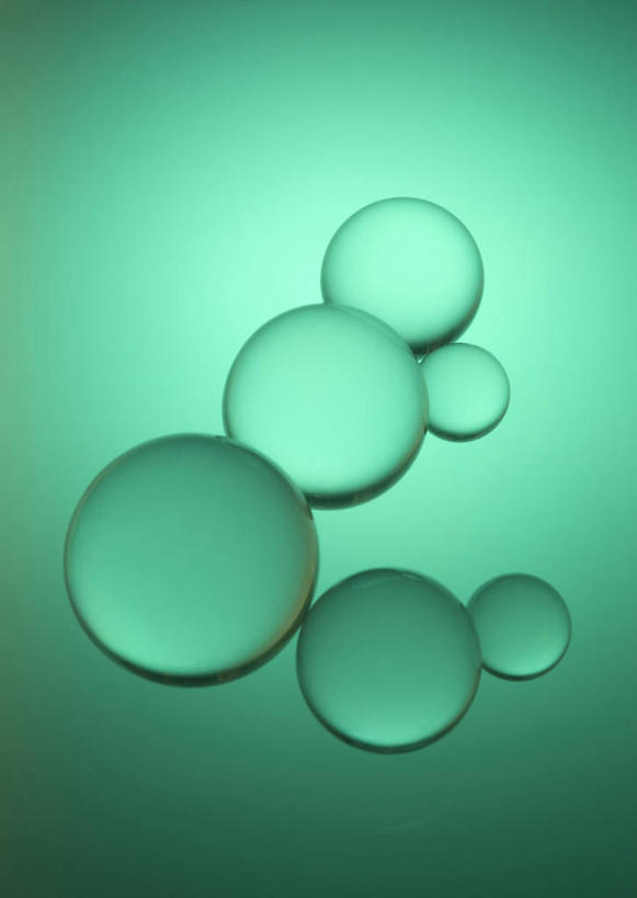 无人,竖图,室内,特写,白天,正面,水,绿色背景,新鲜,透明,圆形,图形,液体,圆,气泡,几何,水泡,绿色,泡泡,摄影,影棚,青春,圆弧,生命,数学,和平,安详,冷色,彩图,影棚拍摄,拍摄,几何图形,平面图形