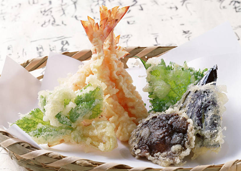 无人,交叉,横图,俯视,室内,特写,白天,烹饪,桌面,桌子,竹子,蔬菜,阴影,竹制,新鲜,编织,反射,木制,包装,包装纸,篮子,影子,纸,菌菇,蘑菇,香菇,天妇罗,虾,日本料理,料理,食品,纸张,菌类,菜肴,美食,大虾,食物,一个,木制品,竹篮,日式料理,日式,食用菌,佳肴,有机食品,绿色食品,对虾,单个,竹条,交织,包装材料,竹制品,斑节虾,天麸罗,穿插,东方对虾,中国对虾,海鲜天妇罗,彩图,高角度拍摄,防油纸