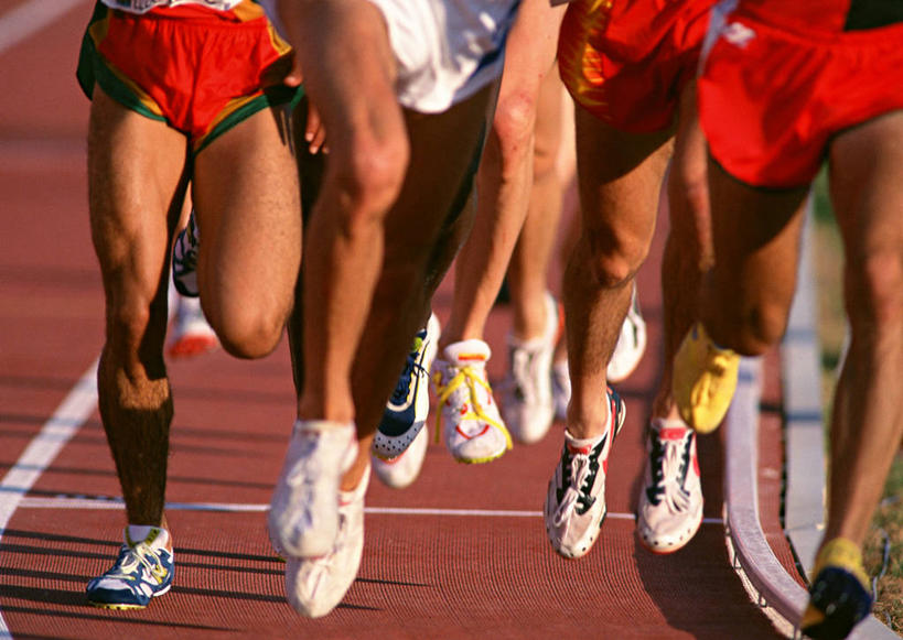 东方人,西方人,腿部,腿,运动员,体育馆,运动场,跑,横图,室外,白天,正面,运动服,运动鞋,锻炼,快乐,比赛,运动,竞争,鞋子,欧洲,欧洲人,亚洲,阴影,服装,光线,影子,跑道,许多人,黄种人,娱乐,体育场,衣服,阳光,一群人,休闲,服饰,田径场,休闲鞋,体育运动,衣着,穿着,塑胶跑道,运动馆,衣饰,体育,男人,男性,年轻男性,白种人,亚洲人,体育运动员,运动选手,跑步,半身,彩图,健身,全天候田径运动跑道,运动装