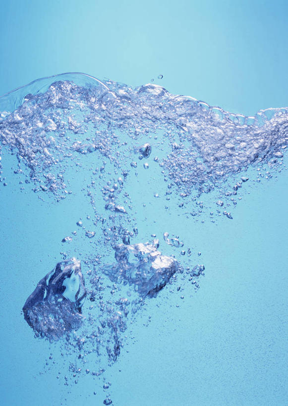 无人,竖图,室内,特写,白天,正面,水,阴影,波纹,飞溅,蓝色背景,溅,反射,液体,影子,气泡,水滴,涟漪,漩涡,水泡,水珠,水纹,泡泡,波浪,摄影,影棚,圆弧,喷洒,水晕,彩图,影棚拍摄,拍摄