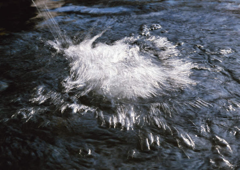无人,横图,俯视,室外,特写,白天,旅游,度假,河流,美景,瀑布,水,日本,亚洲,阴影,飞溅,朦胧,模糊,溅,光线,液体,影子,河水,景观,水滴,水流,娱乐,水珠,阳光,自然,享受,休闲,景色,放松,喷洒,自然风光,东亚,本州,本州岛,日本国,中部地方,新潟,新潟县,跌水,彩图,高角度拍摄,南鱼沼郡