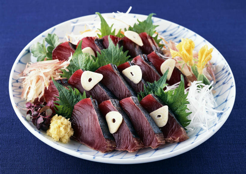 面食,面条,生鱼片,芥末,无人,横图,俯视,室内,特写,白天,烹饪,餐桌,桌子,蔬菜,餐具,叶子,一排,许多,阴影,蓝色背景,新鲜,整齐,反射,碟子,盘,影子,陶瓷,面,肉,鱼肉,日本料理,鱼片,料理,食品,绿叶,陶瓷制品,鲣鱼,粉丝,菜肴,美食,肉类,食物,排列,一个,盘子,碟,日式料理,日式,嫩叶,摄影,佳肴,有机食品,绿色食品,影棚,单个,餐台,队列,肉食,山葵,泽山葵,溪山葵,芥子末,山嵛菜,芥辣粉,哇沙比,辣根,小金枪鱼,炸弹鱼,沙西米,柴鱼,鲣节,冬粉,叶,叶片,彩图,高角度拍摄,影棚拍摄,拍摄,刺身