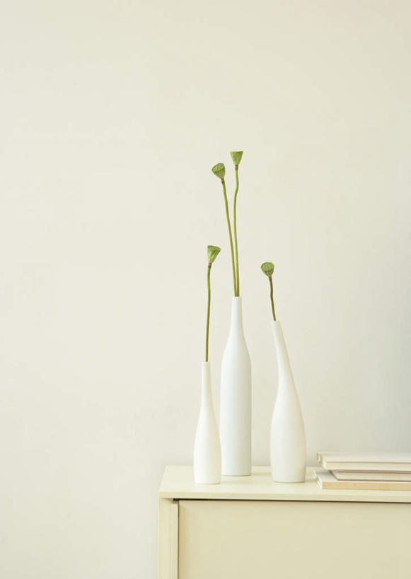 无人,竖图,室内,白天,白色背景,正面,纯洁,智慧,柜子,莲花,花瓶,一排,艺术,整齐,盛开,陶瓷,墙,陶瓷制品,储物柜,花蕾,文化,墙壁,墙面,花,花瓣,花朵,鲜花,排列,三个,白色,插花,瓶子,花苞,花蕊,插花艺术,创造,富贵,神圣,储存,队列,创作,想象,纯净,六月花神,正直,储备,蕴藏,贮备,鞭蕖,鞭蓉,芙蕖,菡萏,荷花,六月春,藕花,水旦,水芙蓉,水华,水芸,溪客,彩图,贮存