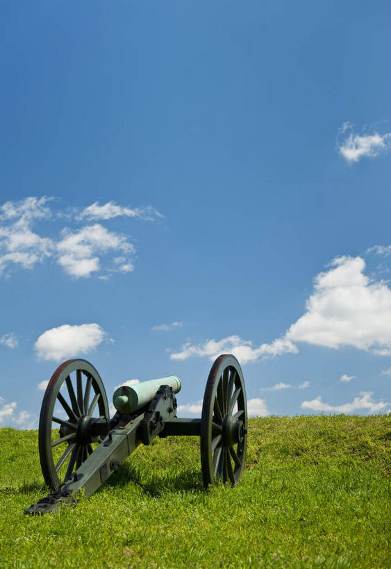 无人,公园,竖图,室外,白天,正面,旅游,度假,竞争,草地,草原,名胜古迹,植物,标志建筑,城市,地标,建筑,美国,对抗,阴影,遗迹,冲突,光线,影子,地平线,旷野,云,云朵,辽阔,地面,云彩,古迹,破坏,文物,娱乐,建设,古建筑,草,蓝色,绿色,白云,蓝天,天空,阳光,天,享受,休闲,广阔,大炮,武器,旅游胜地,放松,战争,晴朗,一望无际,损坏,北美,北美洲,攻击,威胁,对立,矛盾,原野,兵器,延伸,美洲,防御,古文明,密西西比州,天地相交,敌对,挫败,斗争,抗拒,抗衡,北亚美利加洲,亚美利加洲,杀伤,威慑,密西西比,木兰之州,维克斯堡,斯堡,无边无际,一马平川,维克斯堡国家军事公园,危险,晴空,彩图