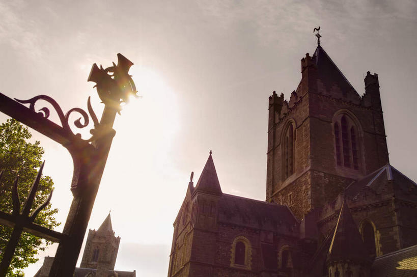 无人,教堂,横图,室外,白天,仰视,旅游,度假,日落,植物,标志建筑,地标,建筑,爱尔兰,欧洲,阴影,节日,光线,影子,晚霞,霞光,落日,首都,文化,娱乐,建设,树,树木,绿色,阳光,自然,黄昏,祈祷,享受,休闲,健康,旅游胜地,彩霞,放松,许愿,宗教,信仰,生长,成长,纪念,祈求,基督教,西欧,天主教,信念,爱尔兰共和国,都柏林,夕照,平安,夕阳,彩图,低角度拍摄,大教堂,礼拜堂,斜阳