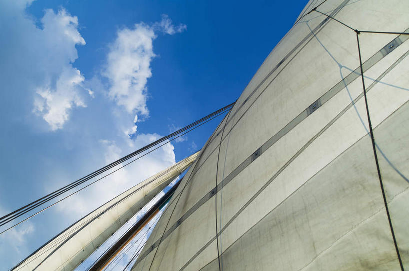 帆船,无人,横图,室外,特写,白天,仰视,美景,船,阴影,光线,影子,景观,云,云朵,云彩,蓝色,白云,蓝天,天空,阳光,自然,交通工具,天,景色,晴朗,自然风光,载具,晴空,彩图,低角度拍摄