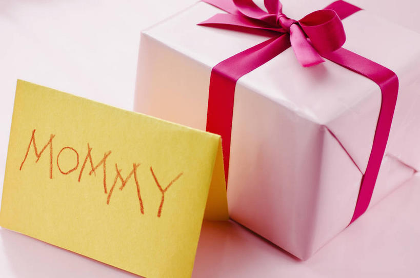 无人,横图,俯视,室内,特写,白天,静物,礼盒,礼物,一张,阴影,粉色背景,反射,英文,标志,丝绸,丝带,文字,影子,纸盒,字符,字母,缎带,贺卡,祝福,文化,标识,绸带,盒子,一个,粉色,包装盒,蝴蝶结,卡片,礼品盒,摄影,礼品,影棚,单个,捆绑,英文字母,礼仪,祝愿,绑缚,彩图,高角度拍摄,影棚拍摄,拍摄