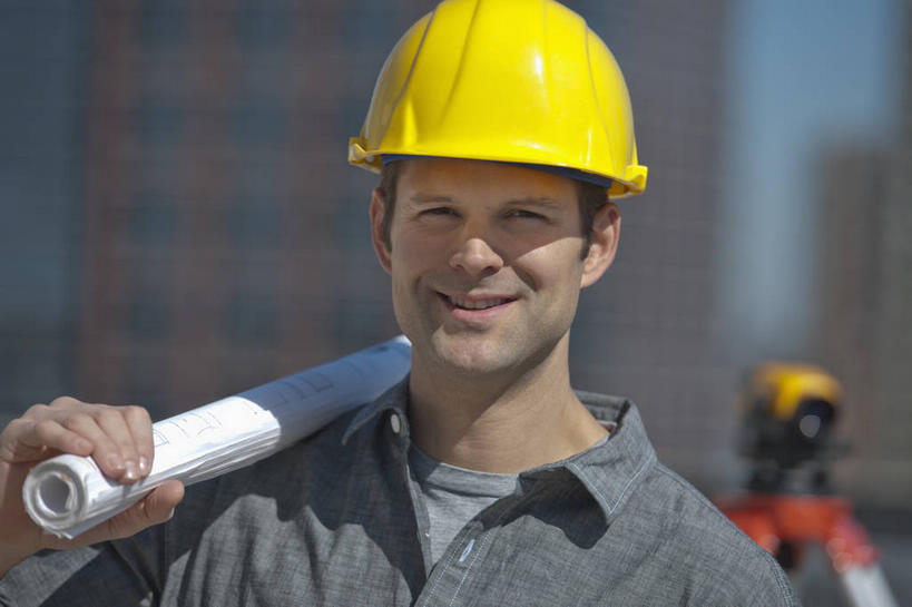 西方人,脸,头,脸颊,手,一个人,工程师,建筑工人,建筑师,高楼大厦,站,笑,微笑,横图,室外,特写,白天,正面,工作服,制服,机器,大厦,建筑,摩天大楼,帽子,欧洲,欧洲人,仅一个男性,仅一个人,仅一个中年男性,握,阴影,朦胧,模糊,光线,测量,头盔,图纸,影子,设计图,拿,拿着,注视,肩膀,蓝色,蓝天,天空,阳光,安全帽,天,观察,看,扛,站着,手部,机械,握着,晴朗,观看,测量工具,单手,支撑,察看,衡量,关注,三脚架,工程图,草图,蓝图,万里无云,经纬仪,量具,量仪,丈量,工作制服,稳定,巩固,扛在肩上,男人,男性,中年男性,白种人,头部,脸部,脸蛋,面部,设计,晴空,晴空万里,技师,建筑工,建筑设计师,站立,半身,彩图,工作套服,大楼,高层建筑,高楼,摩天楼,稳固