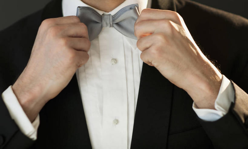 西方人,手,一个人,新郎,站,横图,室内,特写,白天,正面,衬衫,西装,婚礼,快乐,欧洲,欧洲人,双手,仅一个男性,仅一个人,仅一个中年男性,握,黑色背景,套装,正装,庆祝,领结,结婚,职业装,站着,喜庆,手部,握着,摄影,影棚,纪念,象征,庄重,身份,正式,地位,男人,男性,中年男性,白种人,站立,半身,彩图,影棚拍摄,衬衣,高兴,拍摄