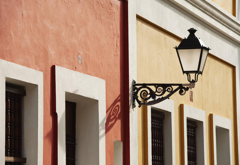 无人,家,横图,室外,白天,正面,度假,美景,窗户,城市风光,城市,照明,阴影,光线,壁灯,影子,房屋,墙,屋子,景观,公寓,灯光,娱乐,洋房,楼房,玻璃窗,墙壁,墙面,住宅,灯,黄色,阳光,灯具,享受,休闲,橙色,景色,南美,放松,照亮,南美洲,西印度群岛,照明设备,拉丁美洲,美洲,圣胡安,首府,亚美利加洲,南亚美利加洲,圣胡安市,波多黎各,波多黎各自由邦,大安的列斯群岛,彩图,房子