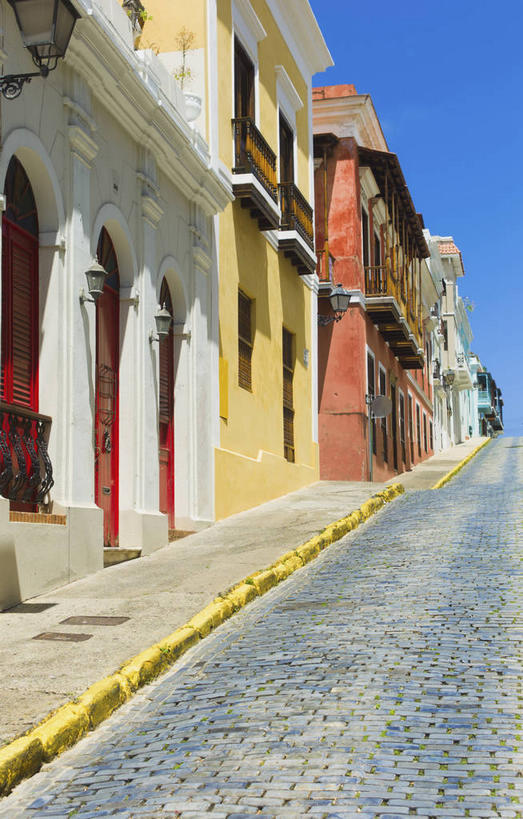 无人,家,竖图,室外,白天,正面,度假,美景,窗户,城市风光,城市,道路,路,公路,照明,一排,阴影,整齐,光线,壁灯,影子,房屋,墙,屋子,景观,公寓,灯光,交通,娱乐,洋房,楼房,玻璃窗,墙壁,墙面,住宅,灯,排列,蓝色,蓝天,天空,阳光,灯具,天,享受,休闲,景色,南美,放松,晴朗,照亮,南美洲,西印度群岛,照明设备,拉丁美洲,队列,美洲,圣胡安,万里无云,首府,亚美利加洲,南亚美利加洲,圣胡安市,波多黎各,波多黎各自由邦,大安的列斯群岛,晴空,晴空万里,马路,彩图,房子