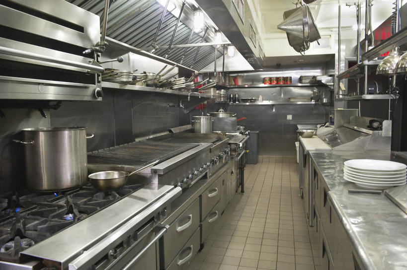 无人,餐厅,横图,室内,白天,正面,烹饪,纯洁,厨房,厨具,金属制品,照明,阴影,光线,金属,炖锅,锅子,影子,灯光,银色,锅,顶灯,灯,灯具,信仰,锅具,灶具,照亮,照明设备,高贵,燃气灶,烹饪用具,雅致,燃气具,烹调用具,烹调,彩图,灶间,餐馆,饭店,饭馆