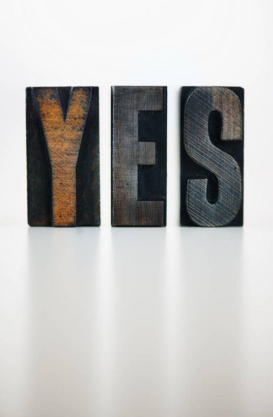 无人,竖图,室内,特写,白天,白色背景,正面,静物,一排,阴影,整齐,反射,英文,标志,图形,文字,影子,字符,字母,长方形,几何,标识,排列,三个,摄影,影棚,英文字母,矩形,队列,数学,彩图,影棚拍摄,拍摄,几何图形,平面图形