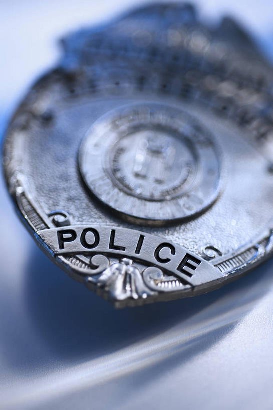 无人,竖图,俯视,室内,特写,白天,静物,金属制品,阴影,朦胧,模糊,反射,金属,英文,圆形,标志,图形,文字,影子,圆,字符,字母,几何,标识,一个,摄影,影棚,单个,英文字母,徽章,数学,警徽,彩图,高角度拍摄,影棚拍摄,拍摄,几何图形,平面图形