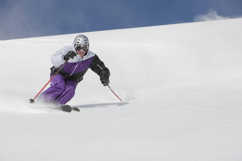 西方人,一个人,横图,室外,白天,仰视,锻炼,旅游,度假,安全,运动,美景,山,雪,雪山,大雪,帽子,欧洲,美国,欧洲人,仅一个男性,仅一个人,仅一个中年男性,握,阴影,服装,光线,工具,器材,头盔,眼镜,影子,冰,积雪,景观,山峰,雪景,云,云朵,冬季,冬天,防护,山峦,拿,云彩,拿着,注视,娱乐,运动器械,衣服,蓝色,紫色,白云,蓝天,天空,阳光,自然,安全帽,手套,天,观察,看,享受,休闲,温暖,器械,健身器械,景色,放松,寒冷,握着,服饰,晴朗,拐杖,观看,保暖,护目镜,保护,滑雪板,滑雪杖,察看,冰冷,北美,北美洲,御寒,关注,自然风光,室外运动,滑雪镜,美洲,保险,健身器材,户外运动,滑雪服,滑雪装备,科罗拉多州,科罗拉多,北亚美利加洲,亚美利加洲,保全,周全,安稳,安定,防护手套,严寒,辅助设备,冰凉,酷寒,凛冽,凛凛,极冷,安全防护眼镜,百年州,圣米格尔县,特柳赖德,竞技服,旅游服,冬装,平安,男人,男性,中年男性,白种人,晴空,彩图,低角度拍摄,全身,健身,雪镜,防护眼镜,运动器材