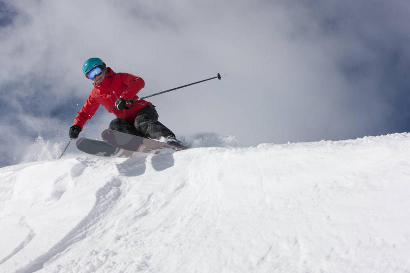 西方人,一个人,横图,室外,白天,仰视,锻炼,旅游,度假,安全,运动,美景,山,雪,雪山,大雪,帽子,欧洲,美国,欧洲人,仅一个女性,仅一个人,握,阴影,服装,光线,工具,器材,头盔,眼镜,影子,冰,积雪,景观,山峰,雪景,云,云朵,冬季,冬天,防护,山峦,拿,云彩,拿着,注视,娱乐,运动器械,衣服,红色,蓝色,白云,蓝天,天空,阳光,自然,安全帽,手套,天,观察,看,仅一个中年女性,享受,休闲,温暖,器械,健身器械,景色,放松,寒冷,握着,服饰,晴朗,拐杖,观看,保暖,护目镜,保护,滑雪板,滑雪杖,察看,冰冷,北美,北美洲,御寒,关注,自然风光,室外运动,滑雪镜,美洲,保险,健身器材,户外运动,滑雪服,滑雪装备,科罗拉多州,科罗拉多,北亚美利加洲,亚美利加洲,保全,周全,安稳,安定,防护手套,严寒,辅助设备,冰凉,酷寒,凛冽,凛凛,极冷,安全防护眼镜,百年州,圣米格尔县,特柳赖德,竞技服,旅游服,冬装,平安,女人,女性,中年女性,白种人,晴空,彩图,低角度拍摄,全身,健身,雪镜,防护眼镜,运动器材