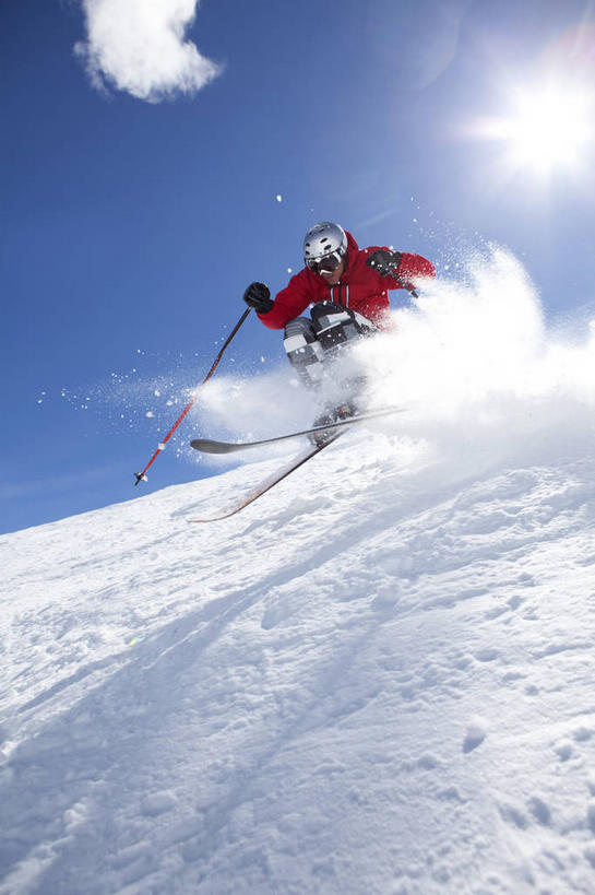 西方人,一个人,竖图,室外,白天,仰视,锻炼,旅游,度假,安全,运动,美景,山,雪,雪山,大雪,帽子,欧洲,美国,欧洲人,仅一个男性,仅一个人,仅一个中年男性,握,阴影,服装,光线,工具,器材,头盔,眼镜,影子,冰,积雪,景观,山峰,雪景,云,云朵,冬季,冬天,防护,山峦,拿,云彩,拿着,注视,娱乐,运动器械,衣服,红色,蓝色,白云,蓝天,天空,阳光,自然,安全帽,手套,天,观察,看,享受,休闲,温暖,器械,健身器械,景色,放松,寒冷,握着,服饰,晴朗,拐杖,观看,保暖,护目镜,保护,滑雪板,滑雪杖,察看,冰冷,北美,北美洲,御寒,关注,自然风光,室外运动,滑雪镜,美洲,保险,健身器材,户外运动,滑雪服,滑雪装备,科罗拉多州,科罗拉多,北亚美利加洲,亚美利加洲,保全,周全,安稳,安定,防护手套,严寒,辅助设备,冰凉,酷寒,凛冽,凛凛,极冷,安全防护眼镜,百年州,圣米格尔县,特柳赖德,竞技服,旅游服,冬装,平安,男人,男性,中年男性,白种人,晴空,彩图,低角度拍摄,镜头光晕,全身,透镜闪耀,眩光,健身,雪镜,防护眼镜,运动器材