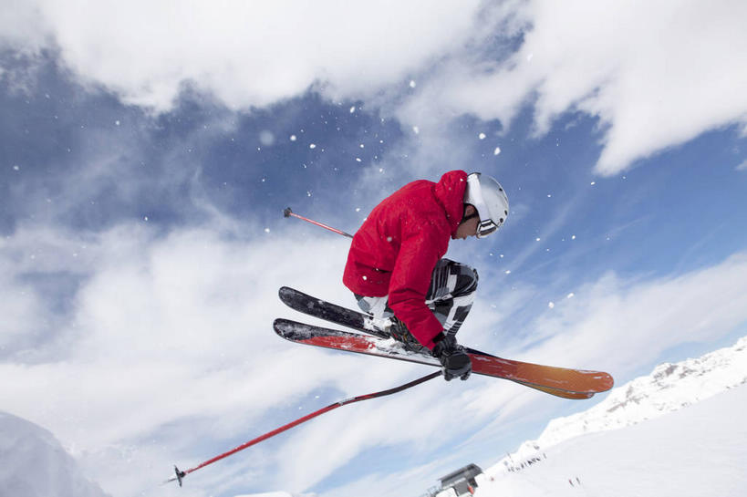 西方人,一个人,跳,横图,室外,白天,侧面,锻炼,旅游,度假,安全,运动,美景,山,雪,雪山,大雪,帽子,欧洲,美国,欧洲人,仅一个男性,仅一个人,仅一个中年男性,握,阴影,服装,光线,工具,器材,头盔,眼镜,影子,冰,积雪,景观,山峰,雪景,云,云朵,冬季,冬天,防护,山峦,半空,拿,云彩,拿着,注视,娱乐,运动器械,衣服,红色,蓝色,白云,蓝天,天空,阳光,自然,安全帽,手套,天,观察,看,享受,休闲,温暖,器械,健身器械,景色,放松,寒冷,握着,服饰,晴朗,拐杖,观看,保暖,护目镜,保护,滑雪板,滑雪杖,察看,冰冷,北美,北美洲,御寒,关注,自然风光,室外运动,滑雪镜,美洲,保险,健身器材,户外运动,滑雪服,滑雪装备,科罗拉多州,科罗拉多,北亚美利加洲,亚美利加洲,保全,周全,安稳,安定,防护手套,严寒,辅助设备,冰凉,酷寒,凛冽,凛凛,极冷,安全防护眼镜,百年州,圣米格尔县,特柳赖德,竞技服,旅游服,冬装,平安,男人,男性,中年男性,白种人,晴空,跳跃,彩图,全身,健身,雪镜,防护眼镜,运动器材