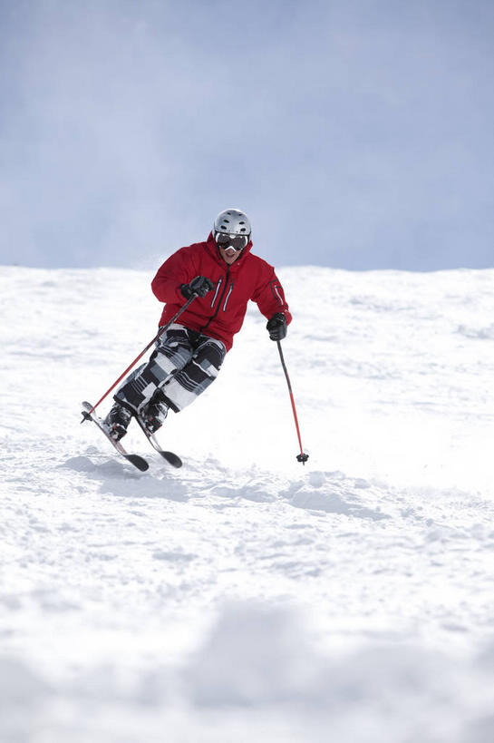 西方人,一个人,竖图,室外,白天,仰视,锻炼,旅游,度假,安全,运动,美景,山,雪,雪山,大雪,帽子,欧洲,美国,欧洲人,仅一个男性,仅一个人,仅一个中年男性,握,阴影,服装,光线,工具,器材,头盔,眼镜,影子,冰,积雪,景观,山峰,雪景,云,云朵,冬季,冬天,防护,山峦,拿,云彩,拿着,注视,娱乐,运动器械,衣服,红色,蓝色,白云,蓝天,天空,阳光,自然,安全帽,手套,天,观察,看,享受,休闲,温暖,器械,健身器械,景色,放松,寒冷,握着,服饰,晴朗,拐杖,观看,保暖,护目镜,保护,滑雪板,滑雪杖,察看,冰冷,北美,北美洲,御寒,关注,自然风光,室外运动,滑雪镜,美洲,保险,健身器材,户外运动,滑雪服,滑雪装备,科罗拉多州,科罗拉多,北亚美利加洲,亚美利加洲,保全,周全,安稳,安定,防护手套,严寒,辅助设备,冰凉,酷寒,凛冽,凛凛,极冷,安全防护眼镜,百年州,圣米格尔县,特柳赖德,竞技服,旅游服,冬装,平安,男人,男性,中年男性,白种人,晴空,彩图,低角度拍摄,全身,健身,雪镜,防护眼镜,运动器材