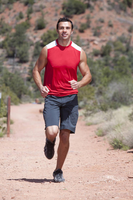 西方人,一个人,跑,竖图,室外,白天,正面,运动服,锻炼,旅游,度假,运动,石头,美景,沙漠,山,山脉,植物,道路,路,欧洲,欧洲人,仅一个男性,仅一个人,握,阴影,服装,光线,石子,影子,景观,山峰,小路,交通,山峦,注视,娱乐,树,树木,仅一个年轻男性,衣服,红色,绿色,阳光,自然,群山,观察,看,握拳,享受,休闲,景色,放松,握着,服饰,乡间小路,生长,成长,观看,察看,衣着,穿着,关注,自然风光,室外运动,户外运动,沉积岩,衣饰,水成岩,体育,男人,男性,年轻男性,白种人,大漠,砂漠,石块,岩石,跑步,彩图,全身,健身,运动装