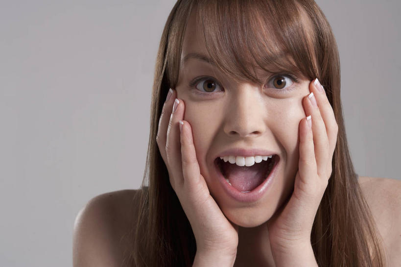 西方人,脸,头,脸颊,脖子,手,头发,一个人,摸,横图,室内,特写,白天,正面,欧洲,欧洲人,双手,仅一个年轻女性,仅一个女性,仅一个人,抚摸,灰色背景,服装,惊讶,背心,棕色,注视,肩膀,衣服,灰色,观察,看,张嘴,手部,摄影,服饰,影棚,观看,惊奇,察看,衣着,穿着,关注,张大嘴巴,衣饰,年轻女性,女人,女性,白种人,头部,长发,直发,脖,颈,颈部,脸部,脸蛋,面部,张开嘴,触摸,接触,半身,彩图,影棚拍摄,拍摄