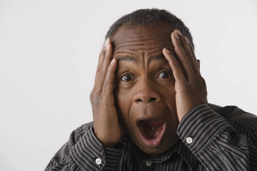 西方人,脸,头,脸颊,手,一个人,摸,横图,室内,特写,白天,白色背景,正面,衬衫,欧洲,非洲,黑人,欧洲人,双手,仅一个男性,仅一个人,仅一个中年男性,抚摸,服装,惊讶,注视,肩膀,衣服,灰色,观察,看,张嘴,手部,摄影,服饰,影棚,观看,惊奇,察看,衣着,穿着,关注,张大嘴巴,衣饰,男人,男性,中年男性,非洲人,头部,脸部,脸蛋,面部,张开嘴,触摸,接触,半身,彩图,影棚拍摄,衬衣,拍摄