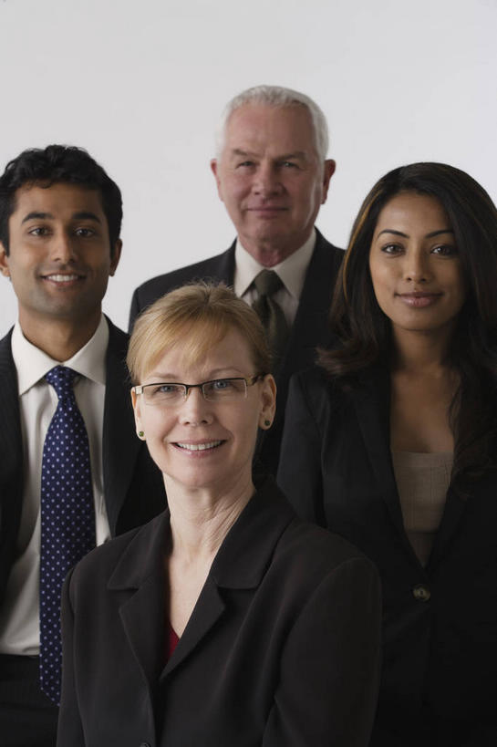 东方人,西方人,四个人,同事,商务人士,商务男性,商务女性,站,笑,微笑,露齿笑,竖图,室内,白天,白色背景,正面,衬衫,成功,合作,团队,集体,信心,欧洲,欧洲人,亚洲,套装,领带,注视,黄种人,队伍,观察,看,站着,摄影,影棚,观看,察看,领导,象征,庄重,成就,关注,商务装,身份,合伙,领袖,工薪阶层,正式,地位,老年男性,男人,男性,年轻男性,年轻女性,女人,女性,中年女性,白种人,亚洲人,印度人,白领,上班族,站立,半身,彩图,影棚拍摄,衬衣,拍摄