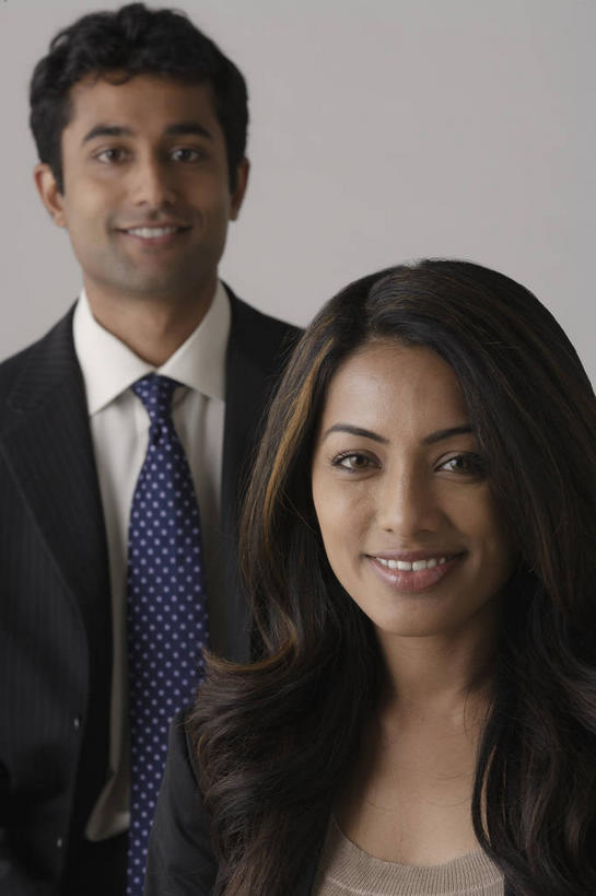 东方人,两个人,同事,商务人士,商务男性,商务女性,站,笑,微笑,露齿笑,竖图,室内,白天,正面,衬衫,成功,合作,团队,集体,信心,亚洲,灰色背景,套装,领带,注视,黄种人,队伍,观察,看,站着,摄影,影棚,观看,察看,领导,象征,庄重,成就,关注,商务装,身份,合伙,领袖,工薪阶层,正式,地位,男人,男性,年轻男性,年轻女性,女人,女性,亚洲人,印度人,白领,上班族,站立,半身,彩图,影棚拍摄,衬衣,拍摄