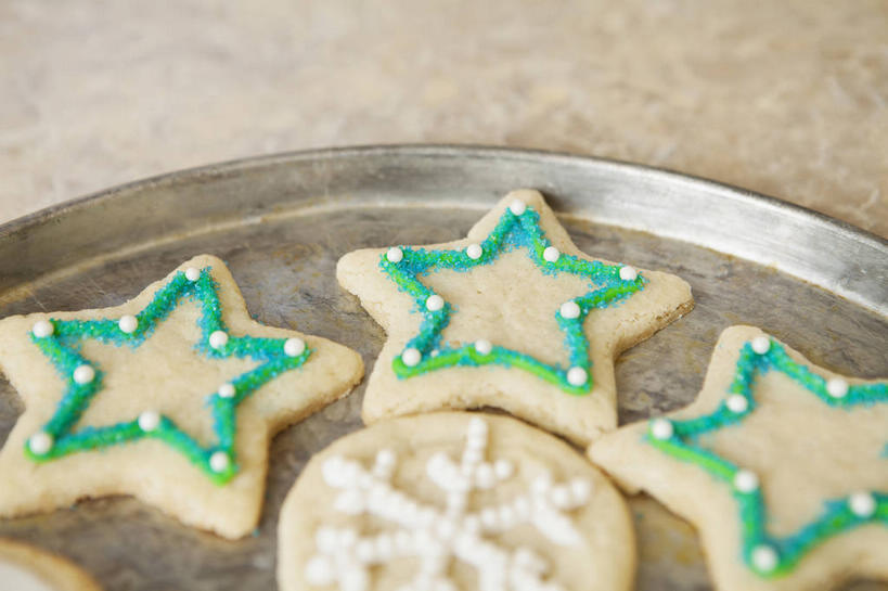 点心,无人,横图,俯视,室内,特写,白天,餐桌,桌子,餐具,圣诞节,阴影,节日,庆祝,反射,碟子,盘,影子,星星,食品,曲奇,文化,食物,一个,盘子,碟,饼干,零食,庆典,星形,单个,餐台,纪念,五角形,曲奇饼,曲奇饼干,五角星,彩图,高角度拍摄