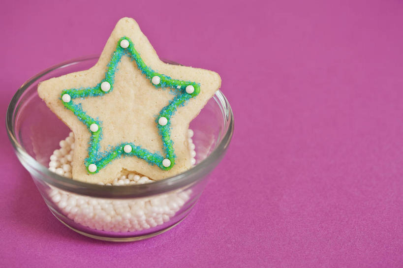 点心,无人,横图,俯视,室内,特写,白天,餐桌,桌子,玻璃,圣诞节,阴影,粉色背景,节日,庆祝,反射,影子,星星,食品,曲奇,文化,玻璃制品,食物,一个,容器,碗,饼干,零食,庆典,星形,摄影,影棚,单个,餐台,纪念,储藏,储存,五角形,曲奇饼,曲奇饼干,五角星,彩图,高角度拍摄,影棚拍摄,拍摄,贮存