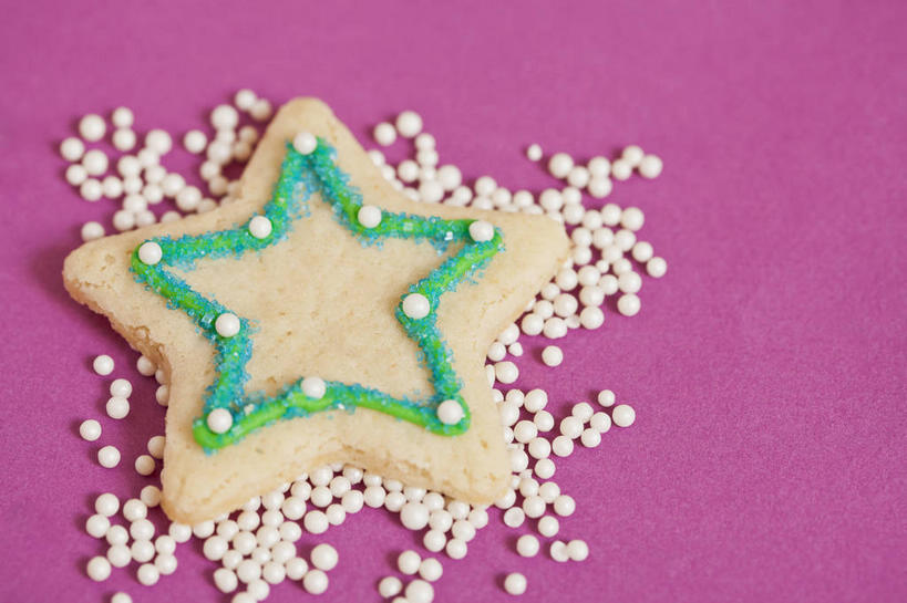 点心,无人,横图,俯视,室内,特写,白天,餐桌,桌子,圣诞节,一块,阴影,粉色背景,节日,庆祝,反射,影子,星星,食品,曲奇,文化,食物,饼干,零食,庆典,星形,摄影,影棚,餐台,纪念,五角形,曲奇饼,曲奇饼干,五角星,彩图,高角度拍摄,影棚拍摄,拍摄