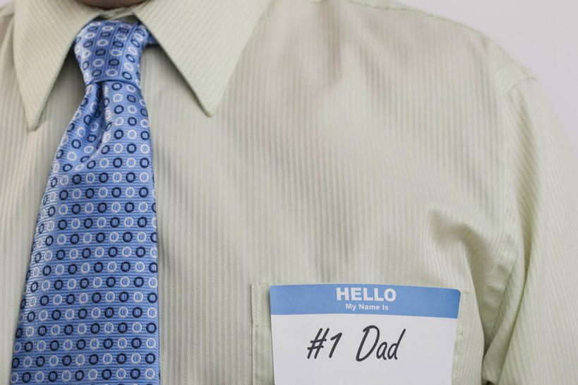 西方人,一个人,横图,室内,特写,白天,正面,衬衫,欧洲,欧洲人,仅一个男性,仅一个人,仅一个中年男性,服装,英文,标签,标志,数字,文字,字符,字母,领带,标识,肩膀,衣服,阿拉伯数字,服饰,英文字母,象征,衣着,庄重,穿着,身份,正式,地位,衣饰,男人,男性,中年男性,白种人,半身,彩图,衬衣