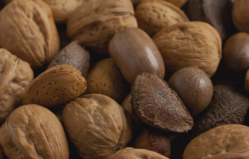 无人,横图,俯视,室内,特写,白天,杏仁,圣诞节,一堆,许多,阴影,堆叠,堆积,节日,庆祝,反射,影子,核桃,坚果,果实,很多,文化,干果,庆典,摄影,影棚,纪念,堆,胡桃,羌桃,杏子,杏梅仁,杏核仁,木落子,苦杏仁,彩图,高角度拍摄,影棚拍摄,拍摄