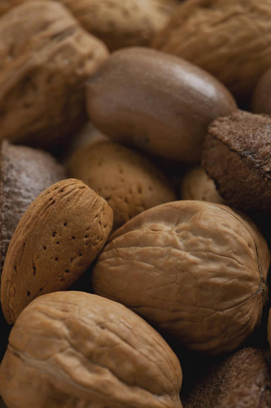 无人,竖图,俯视,室内,特写,白天,杏仁,圣诞节,一堆,许多,阴影,堆叠,堆积,节日,庆祝,反射,影子,核桃,坚果,果实,很多,文化,干果,庆典,摄影,影棚,纪念,堆,胡桃,羌桃,杏子,杏梅仁,杏核仁,木落子,苦杏仁,彩图,高角度拍摄,影棚拍摄,拍摄