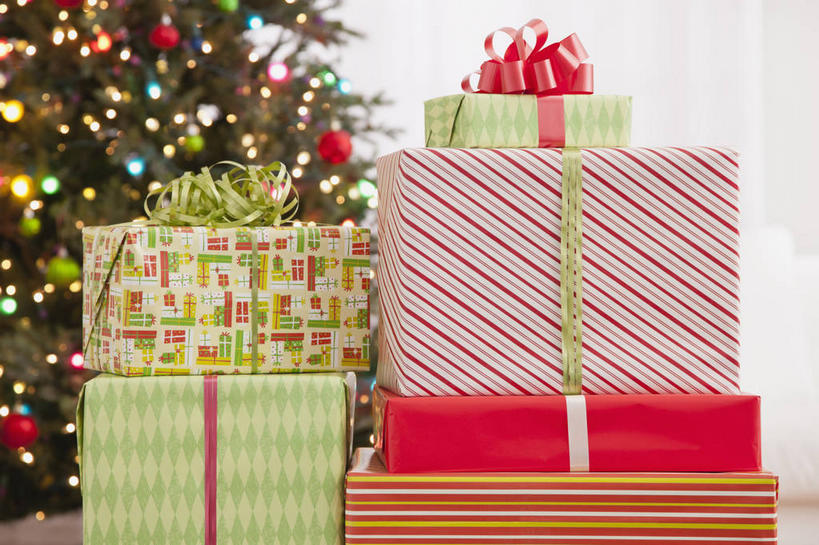 无人,横图,室内,特写,白天,正面,植物,礼盒,礼物,照明,圣诞节,许多,阴影,节日,朦胧,模糊,庆祝,装饰,光线,包装,包装纸,彩灯,挂饰,丝绸,丝带,影子,纸,纸盒,灯光,圣诞树,缎带,圣诞球,纸张,很多,文化,绸带,灯,盒子,球,树,树木,绿色,自然,包装盒,礼品盒,灯具,庆典,球体,花灯,礼品,生长,成长,纪念,华丽,修饰,照亮,点缀,包装材料,牛皮纸,照明设备,圣诞灯,衬托,美观,雅致,雅观,彩图