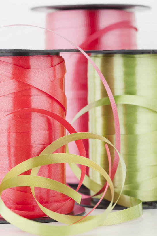 无人,竖图,室内,特写,白天,正面,静物,礼盒,礼物,圣诞节,节日,朦胧,模糊,庆祝,装饰,包装,包装纸,丝绸,丝带,纸,纸盒,缎带,纸张,文化,绸带,盒子,三个,包装盒,礼品盒,庆典,礼品,纪念,华丽,修饰,点缀,包装材料,牛皮纸,衬托,美观,雅致,雅观,彩图