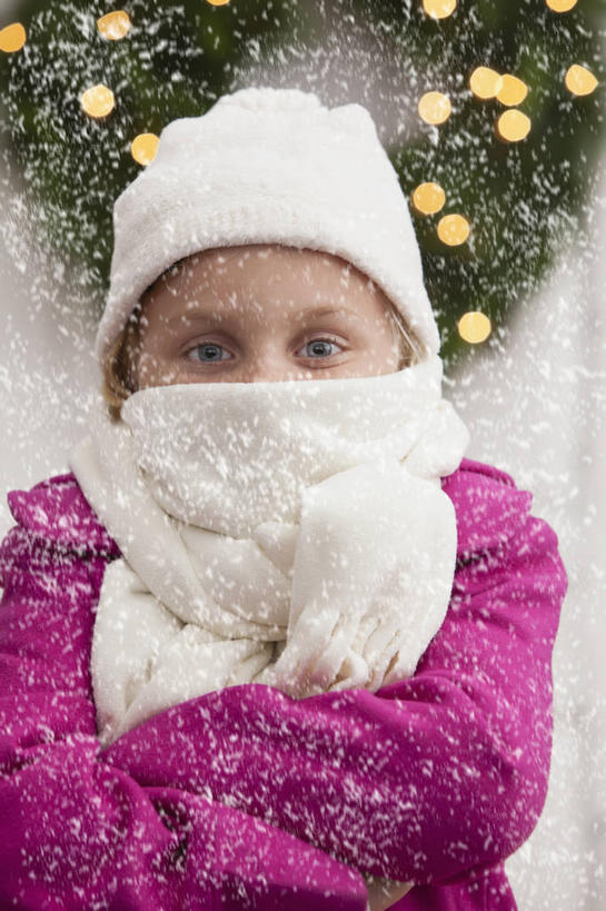 西方人,儿童,一个人,站,双手交叉,竖图,室外,白天,正面,纯洁,雪,大雪,帽子,欧洲,圣诞节,欧洲人,仅一个女性,仅一个人,服装,节日,庆祝,装饰,花环,积雪,雪景,冬季,冬天,注视,休闲装,文化,小孩,衣服,白色,围巾,观察,看,站着,仅一个小孩,庆典,休闲,温暖,休闲服,寒冷,可爱,童年,童趣,服饰,围脖,观看,纪念,保暖,华丽,修饰,圣诞花环,点缀,察看,双手抱胸,御寒,关注,童真,烂漫,无邪,衬托,美观,雅致,雅观,棉帽,严寒,圣诞圈,天真,女孩,女人,女性,白种人,孩子,站立,半身,彩图,女生