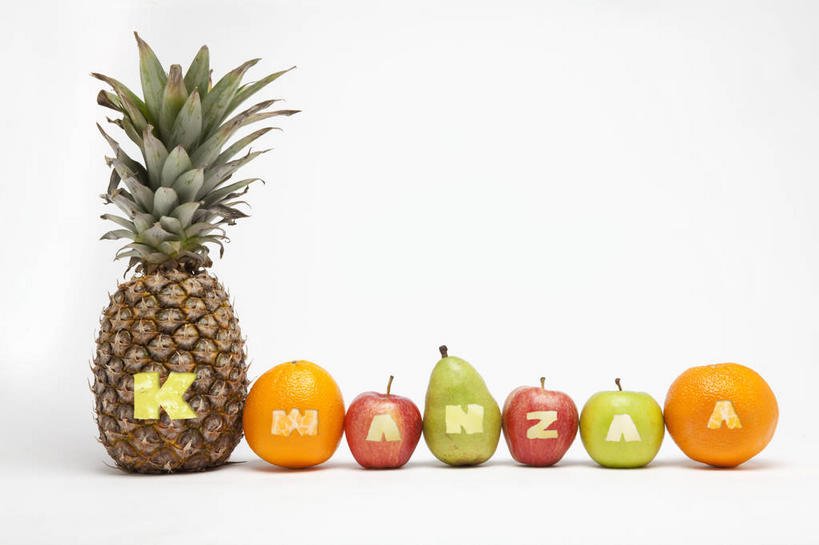 无人,横图,室内,特写,白天,白色背景,正面,餐桌,桌子,苹果,菠萝,柑橘,梨,水果,一排,许多,阴影,新鲜,整齐,反射,英文,标志,文字,影子,字符,字母,生食,食品,果实,很多,标识,食物,排列,黄色,红色,绿色,橙色,香梨,摄影,有机食品,绿色食品,影棚,餐台,英文字母,队列,柑桔,生梨,橘子,桔子,凤梨,彩图,影棚拍摄,拍摄,大红蜜橘,大红袍,红橘,黄橘,宽皮橘