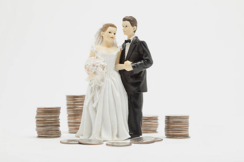 西方人,无人,两个人,家庭,夫妻,新娘,新郎,站,握手,横图,室内,白天,白色背景,正面,婚纱,衬衫,西装,爱情,婚礼,快乐,钱,静物,雕塑,欧洲,欧洲人,一排,许多,握,套装,头纱,正装,庆祝,艺术,整齐,装饰,盛开,雕刻,雕像,领结,捧花,钱币,手捧花,很多,结婚,浪漫,拿,花蕾,拿着,注视,职业装,花,花瓣,花朵,鲜花,排列,工艺品,花束,花苞,花蕊,观察,看,站着,温暖,温馨,喜庆,一家人,恩爱,握着,金融,恋人,摄影,影棚,经济,观看,纪念,堆,美术,和睦,察看,象征,庄重,队列,关注,主题,身份,流通,陈列,贸易,功能,美学,正式,地位,两尊,婚礼捧花,货币,现金,硬币,男人,男性,年轻男性,年轻女性,女人,女性,白种人,年轻人,夫妇,情侣,搀手,拉手,手搀手,手拉手,手牵手,手握手,站立,彩图,全身,影棚拍摄,衬衣,婚礼服,礼服,高兴,拍摄,婚礼头纱,伴侣,融洽