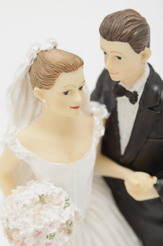 西方人,无人,两个人,家庭,夫妻,新娘,新郎,站,握手,竖图,俯视,室内,白天,白色背景,婚纱,衬衫,西装,爱情,婚礼,快乐,静物,雕塑,欧洲,欧洲人,握,套装,头纱,正装,庆祝,艺术,装饰,盛开,雕刻,雕像,领结,捧花,手捧花,结婚,浪漫,拿,花蕾,拿着,注视,职业装,花,花瓣,花朵,鲜花,工艺品,花束,花苞,花蕊,观察,看,站着,温暖,温馨,喜庆,一家人,恩爱,握着,恋人,摄影,影棚,观看,纪念,美术,和睦,察看,象征,庄重,关注,主题,身份,陈列,功能,美学,正式,地位,两尊,婚礼捧花,男人,男性,年轻男性,年轻女性,女人,女性,白种人,年轻人,夫妇,情侣,搀手,拉手,手搀手,手拉手,手牵手,手握手,站立,半身,彩图,高角度拍摄,影棚拍摄,衬衣,婚礼服,礼服,高兴,拍摄,婚礼头纱,伴侣,融洽