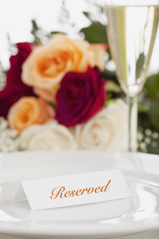 葡萄酒,无人,竖图,室内,特写,白天,正面,爱情,奢侈,快乐,幸福,纯洁,智慧,热情,玫瑰,杯子,餐具,叶子,朦胧,模糊,艺术,盛开,英文,标志,碟子,高脚杯,盘,文字,字符,字母,绿叶,玫瑰花,一杯,浪漫,花蕾,文化,标识,玻璃制品,酒,花,花瓣,花朵,鲜花,饮料,两个,红色,插花,盘子,酒杯,碟,香槟,花苞,花蕊,温暖,温馨,橙色,嫩叶,恩爱,诱惑,红玫瑰,英文字母,插花艺术,和睦,创造,创作,感动,想象,香槟杯,尊敬,气泡酒,起泡酒,汽酒,天真,刺玫花,徘徊花,叶,叶片,玻璃杯,彩图,高兴,欢笑,融洽