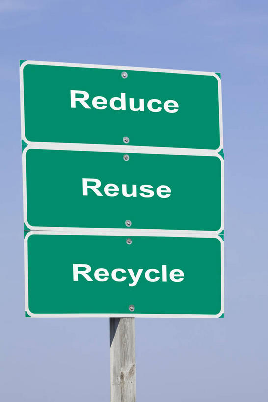 无人,竖图,室外,特写,白天,仰视,指示牌,静物,阴影,环保,光线,英文,标志,路标,文字,影子,字符,字母,标识,路牌,蓝色,绿色,蓝天,天空,阳光,天,能源,晴朗,英文字母,回收,资源,利用,低碳,循环,万里无云,持续,晴空,晴空万里,彩图,低角度拍摄