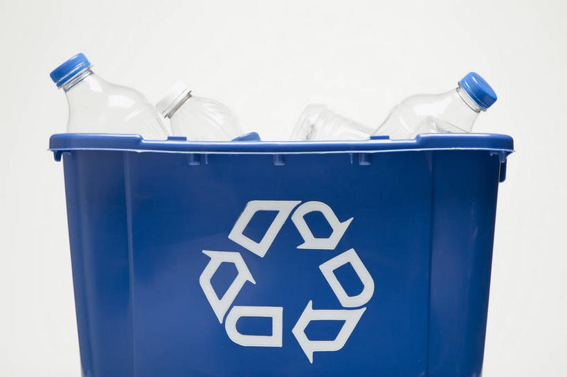 无人,横图,室内,特写,白天,白色背景,正面,静物,一堆,许多,阴影,堆叠,堆积,环保,环绕,围绕,反射,影子,垃圾桶,很多,环抱,方向,箭头,一个,蓝色,瓶子,容器,塑料制品,塑料瓶,摄影,影棚,能源,单个,储藏,堆,垃圾箱,回收,资源,指向,储存,利用,低碳,循环,簇,萦绕,持续,彩图,影棚拍摄,拍摄,贮存