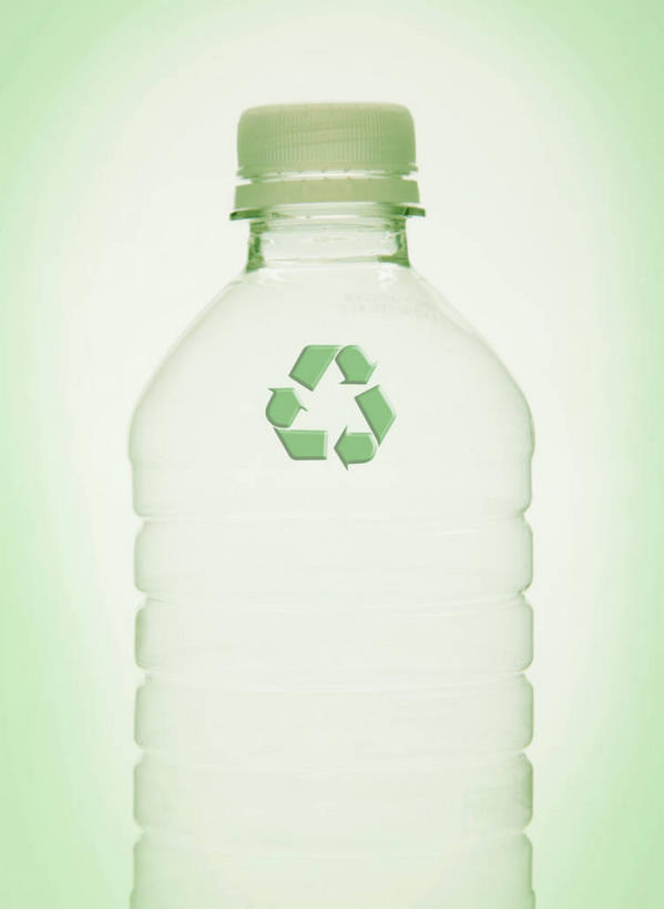 无人,竖图,室内,特写,白天,正面,静物,绿色背景,环保,环绕,围绕,环抱,方向,箭头,一个,瓶子,塑料制品,塑料瓶,摄影,影棚,能源,单个,回收,资源,指向,利用,低碳,循环,簇,萦绕,持续,彩图,影棚拍摄,拍摄