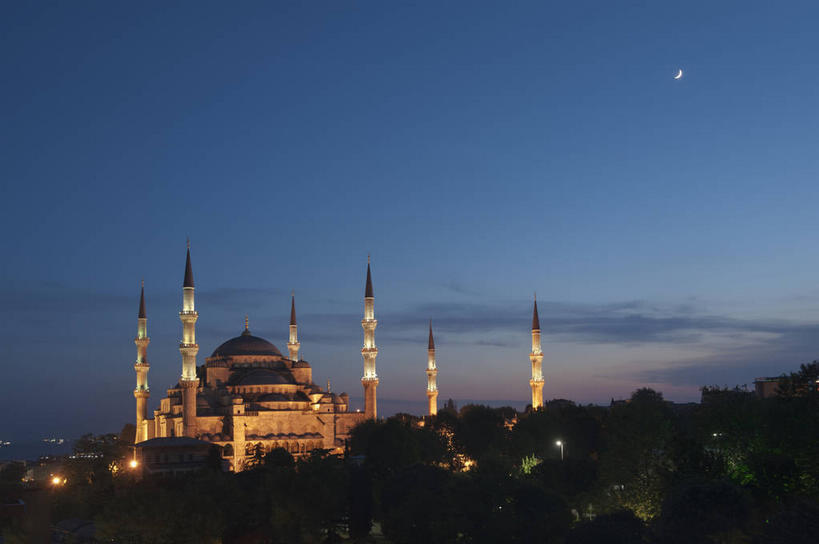 无人,横图,室外,白天,正面,旅游,度假,名胜古迹,日落,植物,标志建筑,地标,建筑,路灯,照明,土耳其,亚洲,阴影,节日,遗迹,光线,影子,晚霞,霞光,落日,灯光,首都,古迹,文化,文物,娱乐,建设,古建筑,灯,树,树木,绿色,自然,黄昏,祈祷,享受,休闲,健康,旅游胜地,彩霞,放松,许愿,宗教,信仰,生长,成长,纪念,祈求,照亮,伊斯兰教,照明设备,清真寺,西亚,古文明,伊斯坦布尔,蓝色清真寺,素檀何密清真寺,苏丹艾哈迈德清真寺,夕照,薄暮,平安,夕阳,彩图,傍晚,土耳其共和国,斜阳