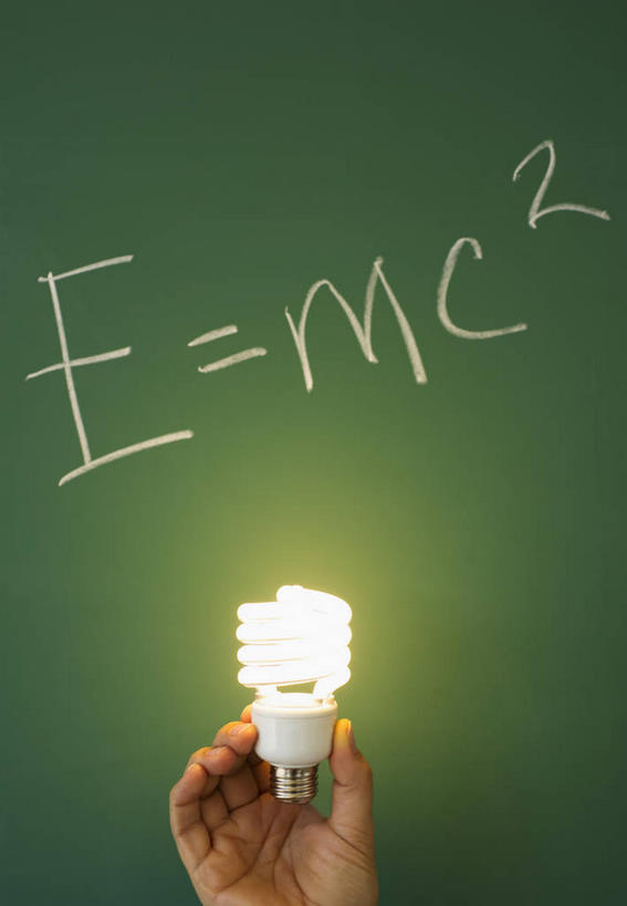 西方人,手,一个人,学校,竖图,室内,特写,白天,正面,节能,照明,欧洲,欧洲人,仅一个男性,仅一个人,仅一个中年男性,握,阴影,环保,光线,英文,标志,灯泡,符号,螺旋,文字,影子,字符,字母,灯光,拿,拿着,标识,校园,灯,节能灯,一个,黑板,灯具,教室,手部,教学,握着,能源,单个,英文字母,单手,照亮,公式,低碳,物理,照明工具,荧光灯,螺旋管节能灯,耐磨,教学黑板,男人,男性,中年男性,白种人,半身,彩图,螺旋形,物理公式